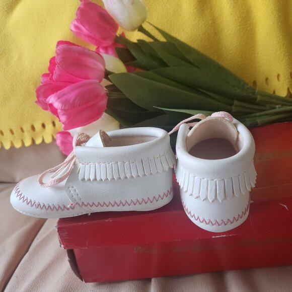 Brand New Baby Moccasins White with pink trim & laces and white fringe - Picture 2 of 3